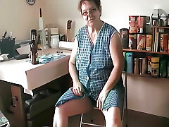 Retro deutsch! Oma Ingrid ist dauer geil!