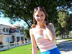 Roller girl flashes her undies in a public upskirt