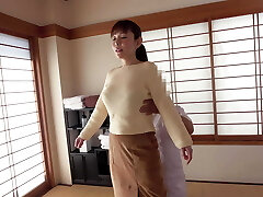 Wife who was defeated by a highly thick prick after being sent to a masseuse. Wife who was defeated by a highly thick prick after being sent to a masseuse.