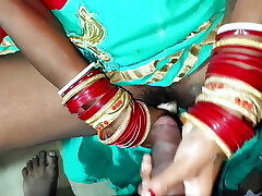 Meri chhoti behen salwar suit pehenithi to bahut magnificent lag rahi thi Isle usko chod dala
