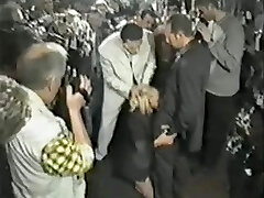 A Real Crowd Pleaser! Public Spunk Dump at a Convention.