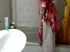 Pakistani female taking bathroom full movie scene Pakistani female taking bathroom full movie scene