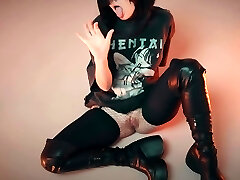 Hot goth girl with sumptuous stockings gets fucked with a black dildo that pours her with cum