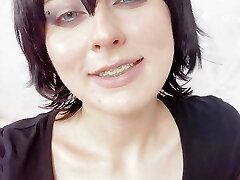 You and Mavis are alone in Dracula's castle and she wants you to smash her and jism deep in her fuckbox on Halloween