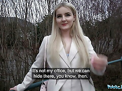 public agent heiße blondine aus kalifornien lutscht und fickt einen riesigen europäischen schwanz public agent heiße blondine aus kalifornien lutscht und fickt einen riesigen europäischen schwanz