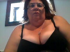 Horny BBW humps her ugly twat on a web camera