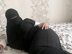 Syrian milf in hijab masturbates hairy pussy to ejaculation