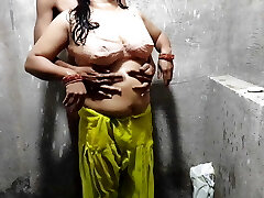 Glorious desi indian bhabhi fucked in bathroom yam-sized boobs bhabhi ko bathroom me choda