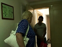 Dude seduces senior busty blonde for cock-riding