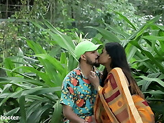 indyjski gorący całowanie-dziewczyna pranked w saree