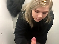 Kinky Gf BLOWS ME AND SWALLOWS MY CUM IN PARKING GARAGE STAIRWELL