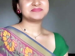 beautiful Indian Aunty Sexy Green Saree