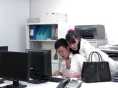Rei Kitajima：一个大排扣的办公室女士乱搞她的同事-一部分。1