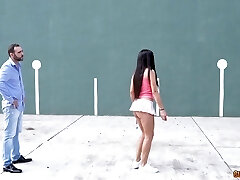 Striking tennis player with big tits agrees to rough drilling at the field