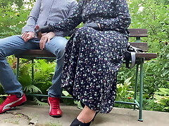 heiße milf handjob, latexhandschuh, schwanz, draußen, handschuh für cuckold ehemann heiße milf handjob, latexhandschuh, schwanz, draußen, handschuh für cuckold ehemann