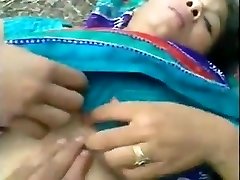 خادمة بنغالية في الهواء الطلق الجنس مع الجار