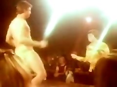 Malestrip split from a classic reportage