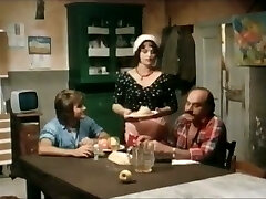 gorąca blondynka laska całuje przystojny koleś w łodzi gorąca blondynka laska całuje przystojny koleś w łodzi