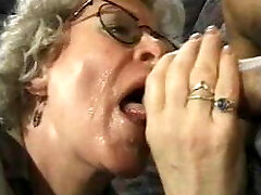 Older woman gargles man - vintage French video Older woman gargles man - vintage French video