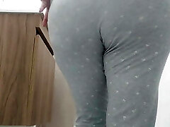Recording my stepsister's gigantic ass in the bathroom