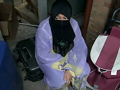 Caught a muslim refugee in my moms dungeon space - she let me fuck her bung