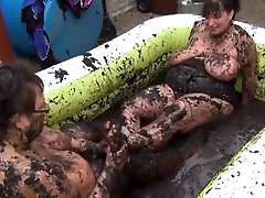 kim & honey mud wrestling pt2-tacamateurs