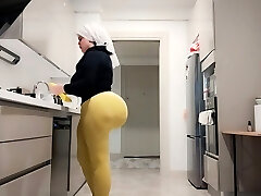 my big ass stepmom caught me watching at her arse