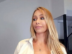 Blonde Babe hasnt had fuckpole in awhile