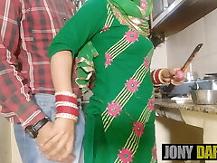 Newly married bhabi pounded by her devar in kitchen- Devar ne bhabi ke laakh mana karne pe bhi chod diya- Jony Darling