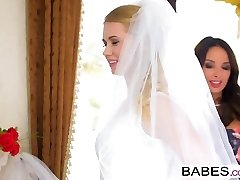 Honies - Step Mom Lessons - Naked Nuptials