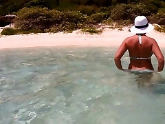 Mature Chick Exposing Her Hairy Pussy Underwater