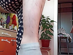 peloso peloso belle gambe. cosce pelose peloso peloso belle gambe. cosce pelose