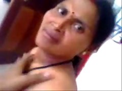 Indian mature duo humping. Nice shy aunty