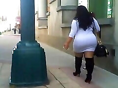 Sexy & Mouth-watering BBW Latina Booty X 2 Ambling on da Streets