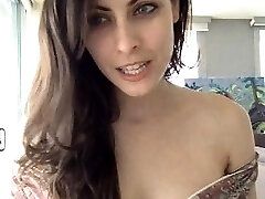 teen xxxbrexxx flashing cupcakes on live webcam
