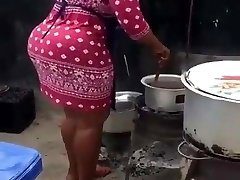 Big donk african milf cooking dinner for the family 