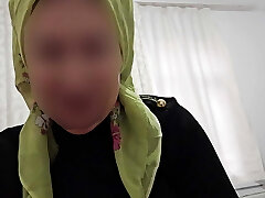 Turkish mature chick doing oral sex