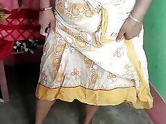 Desi sexy mom fucking with plaything for cum herself