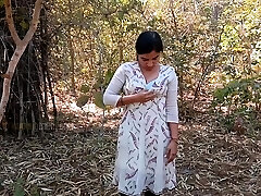 Indian Bhabhi Flashing Boobs Getting Nude In Public