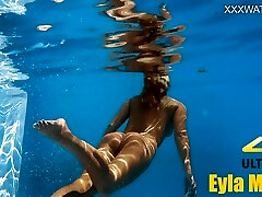 Eyla Moore, a famous model, slips elegantly through the water Eyla Moore, a famous model, slips elegantly through the water