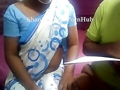 Sri lankan teacher with her schoolgirl having sex & messy talks ක්ලාස් ආපු කොල්ලත් එක්ක ටීචර් ගත්තු සැප