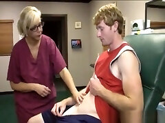 mamuśki pielęgniarka cumcovered, dając masturbacji