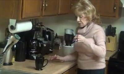 Nonna grandi tette tacchi alti Nonna grandi tette tacchi alti