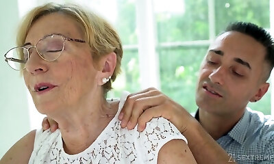 Mature promiscuous housewife Malya is poked rear end after giving a proper blowjob Mature promiscuous housewife Malya is poked rear end after giving a proper blowjob