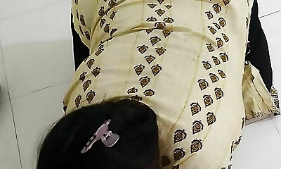 (泰卢固语女仆Ko Jabardast Choda)Desi女仆在清洁房间时被主人用避孕套性交-巨大的暨野生 (泰卢固语女仆Ko Jabardast Choda)Desi女仆在清洁房间时被主人用避孕套性交-巨大的暨野生