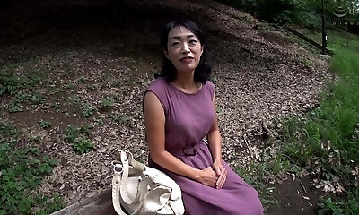 H053G04 A plain 60th birthday mature doll is a smoothly-shaven pussy! An ordinary aunt makes a bod with an excellent sensitivity shake