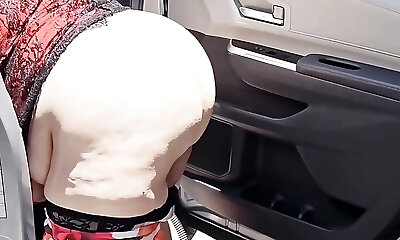 Caught Nosy Stranger Looking at My Backside While Vacuuming My Vehicle and Fapped His Cock Off to Squealing