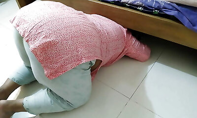 Gujarati Sexy Saas gets stuck under the table while cleaning, then Damad comes & Help her - Ample Ass Smashing & spunked