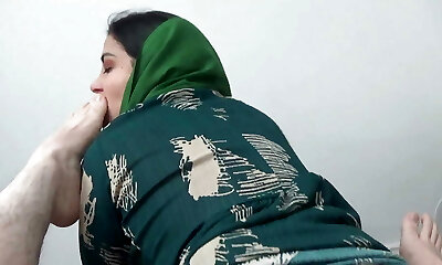 Horny Egyptian Stepmom Fucks Her 18 Years Old Stepson