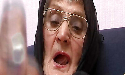 75 anno vecchio peloso nonna orgasmi senza protesi